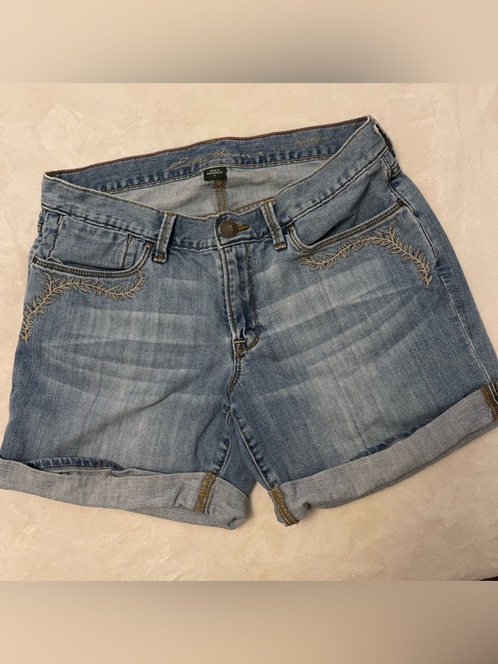 Eddie Bauer Embroidered Boyfriend Denim Shorts 6 Coastal Western Festival Cuffs